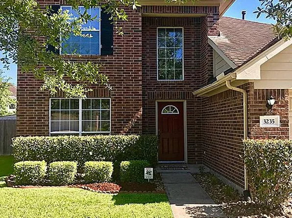 3235 Meadow Bay Ln, Dickinson, TX 77539