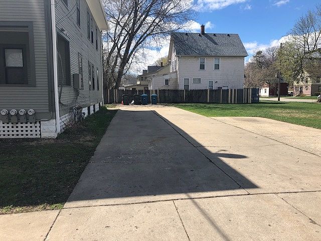 2nd image of 446 Plum St #3
