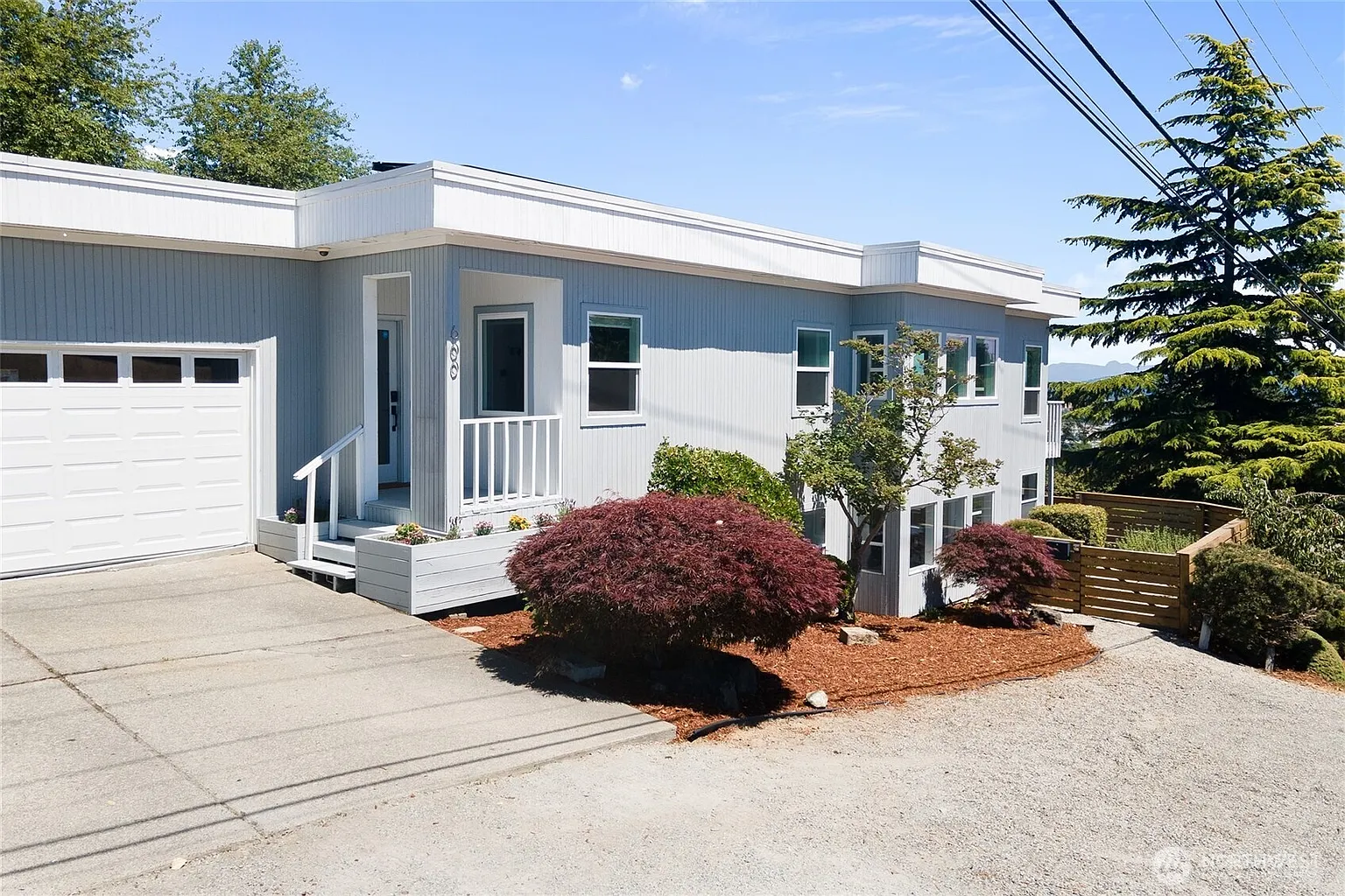 600 SW Cloverdale Street photo 1