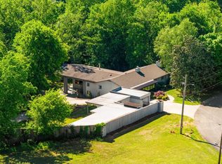 565 Hillcrest Cir, Etowah, TN 37331