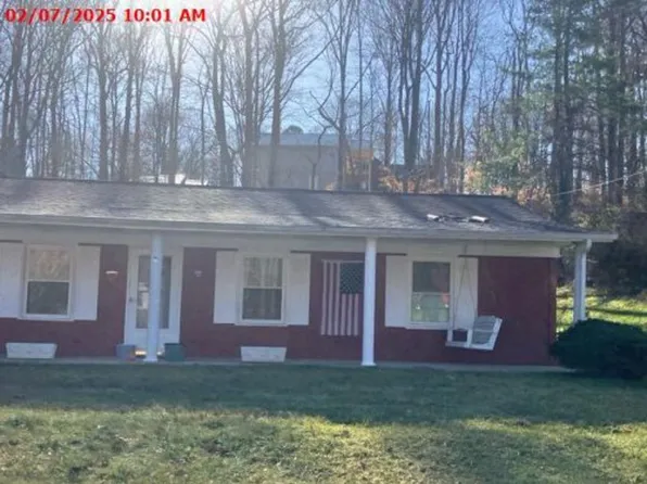 128 Horseshoe Dr, Johnson City, TN 37601