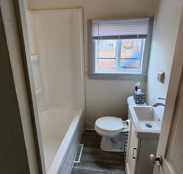 1127 Liberty St — Photo 11