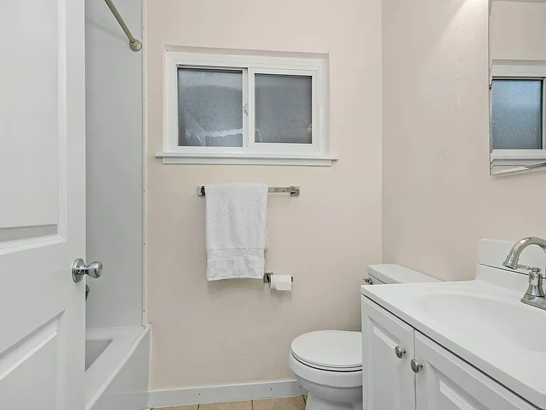 1926 Alcatraz Ave #6 — Photo 8