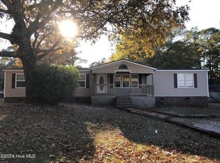 909 Caroline Ct, Sneads Ferry, NC 28460