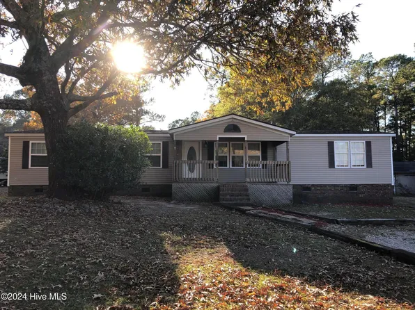 909 Caroline Court, Sneads Ferry, NC 28460