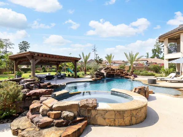 13 Pleasant Shadows Dr, Spring, TX 77389