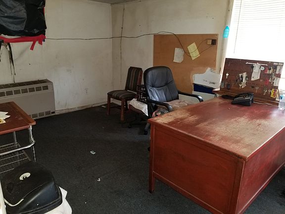 3rd image of 1631 E Michigan Ave