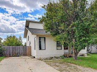 9449 S 69th Ave, Grande Prairie, AB T8V 5W6