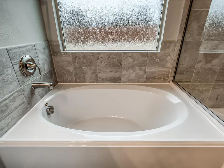 638 Devonshire Ln — Photo 30