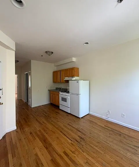 331 Monroe St #2L — Photo 2