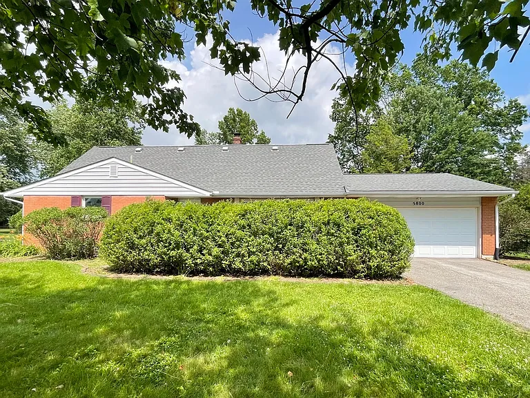 5800 Harlem Rd — Photo 1