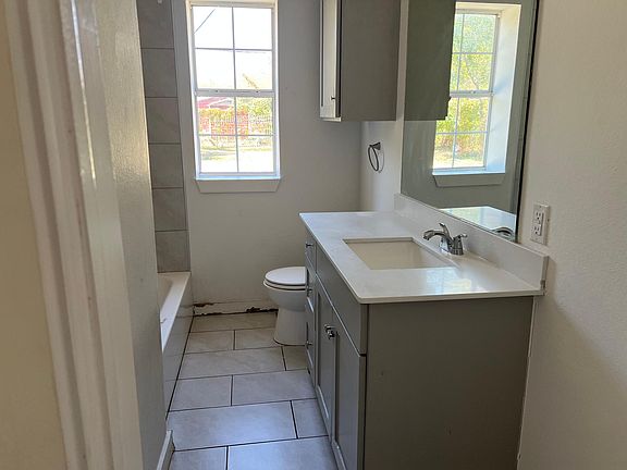 3rd image of 405 W Capps St Unit B