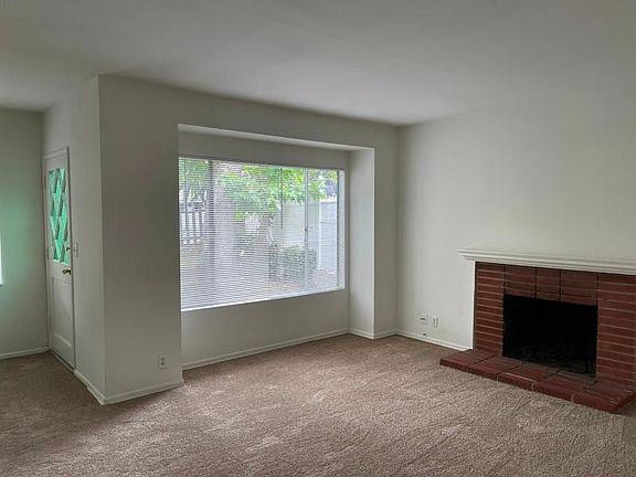 4th image of 2412 N Poinsettia Ave