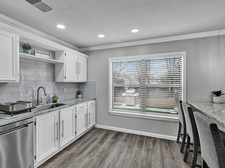 Cascade Oak Dr — Photo 3