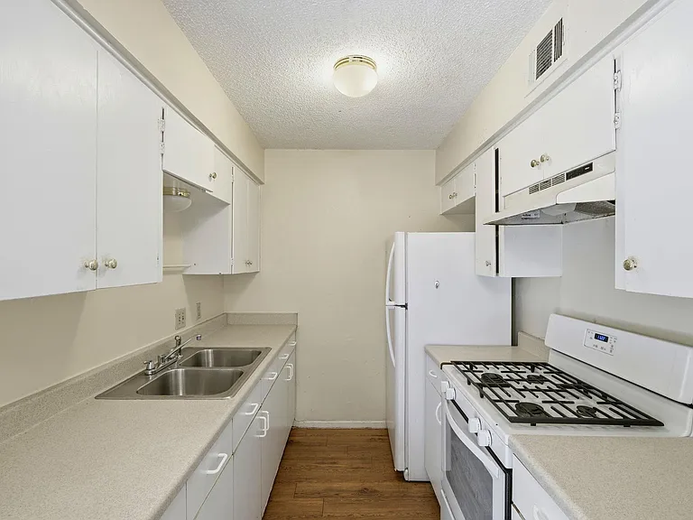 2319 Greenfield Pkwy #103 — Photo 9