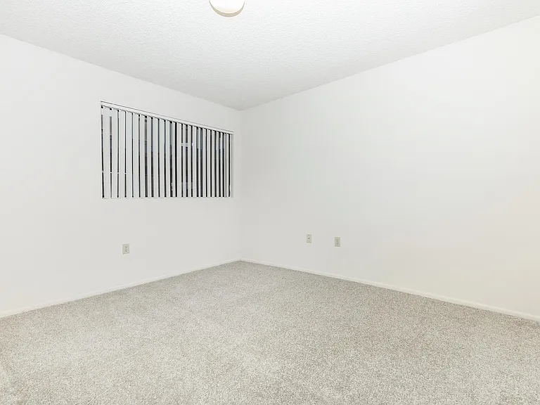 Riviera Vista Apartments — Photo 43