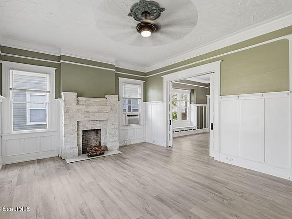 5th image of 909 Gilmore St