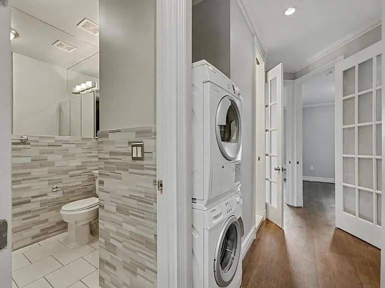 424 W 51st St #2 — Photo 14