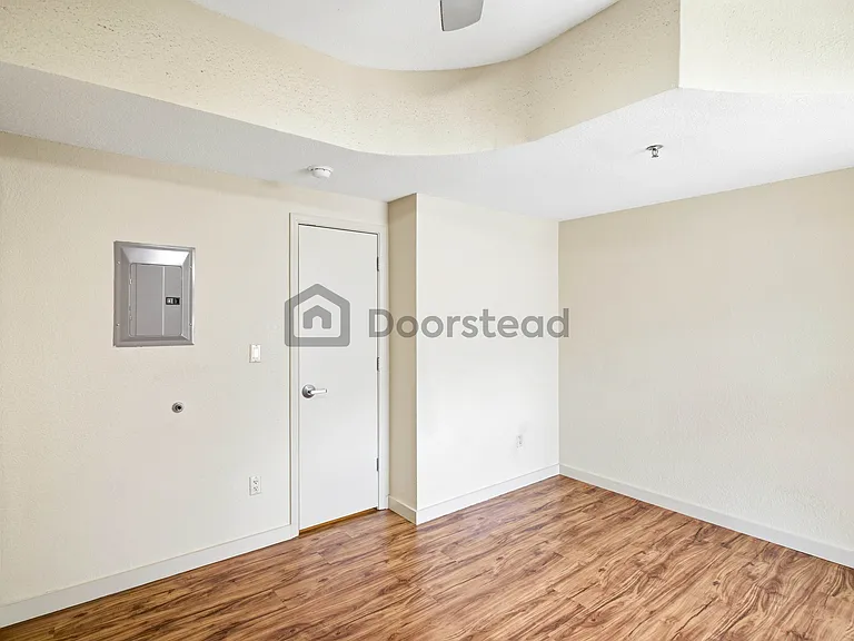 711 W 26th St #303 — Photo 14