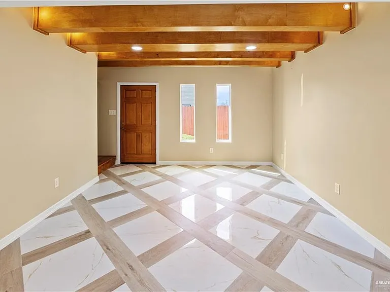 1405 E Karen St #A — Photo 2