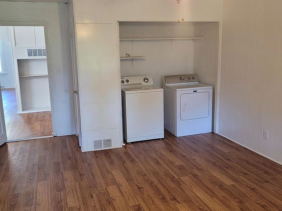 dinning room/ laundry room