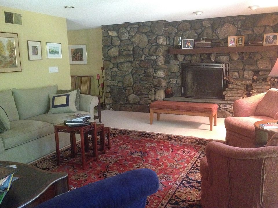 Spacious living room