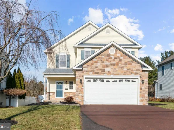 377 Erie Ave, Telford, PA 18969