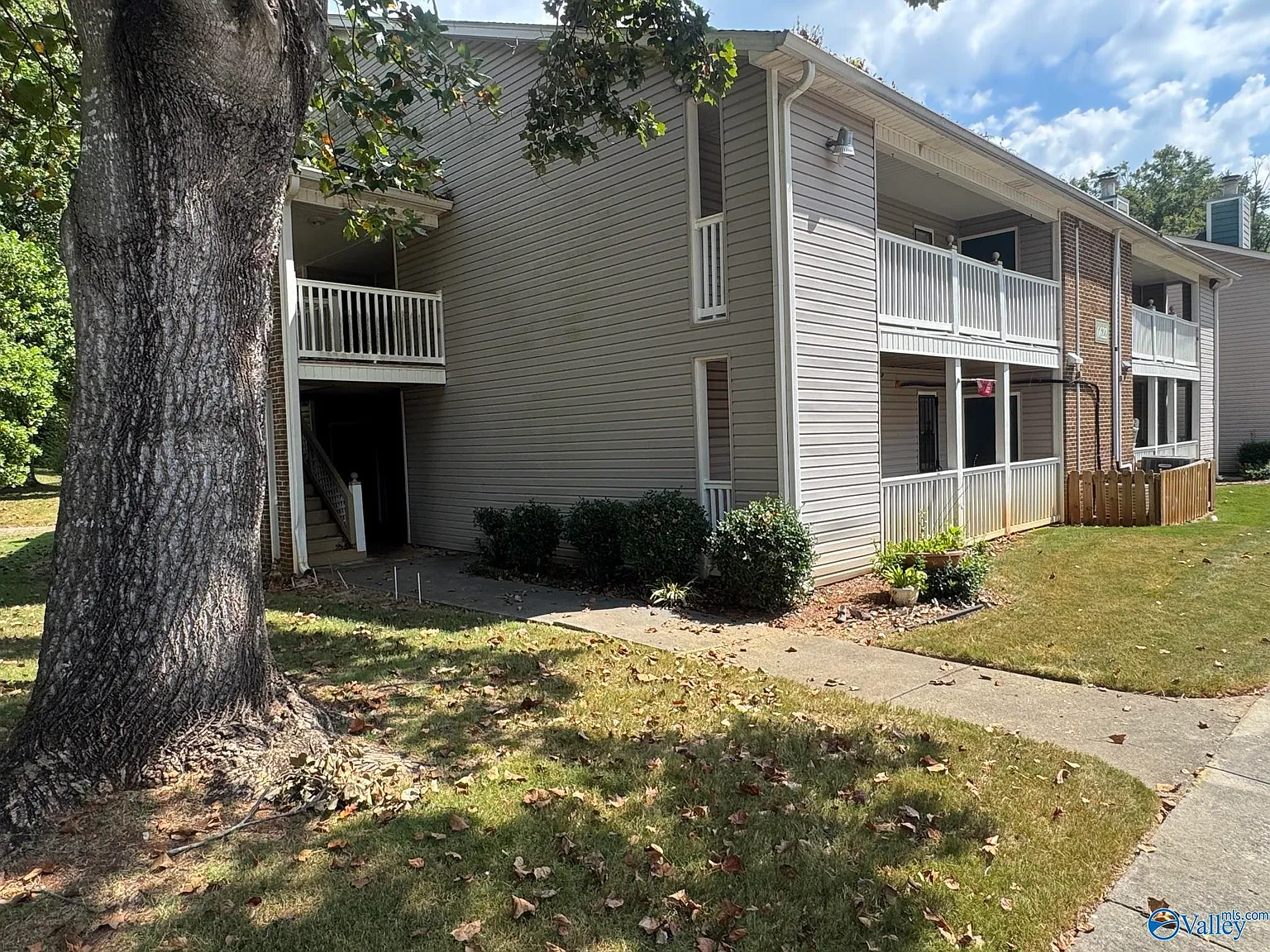 1 bed, 1.0 bath, 741 sqft, $1,100 — Photo 1