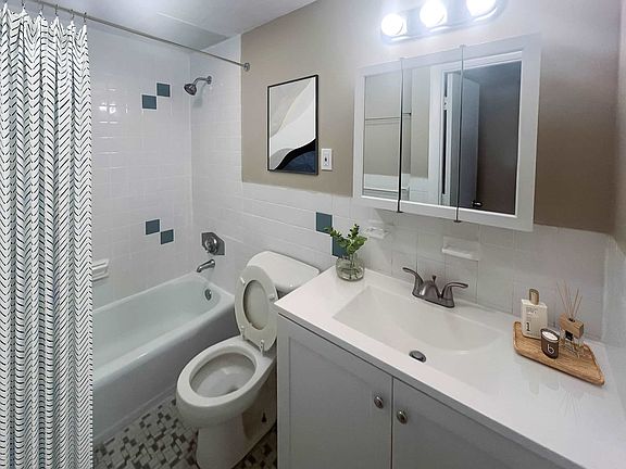 5th image of 376 Harvard St #24