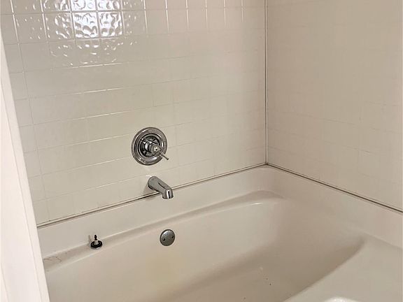 5th image of 1511 Florence Ave