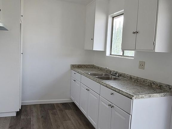 2nd image of 20421 Saticoy St #27