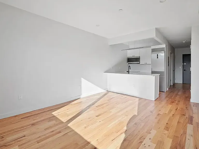 1950 Amsterdam Ave #2B — Photo 4
