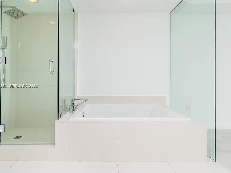 650 NE 32nd St #805 — Photo 33