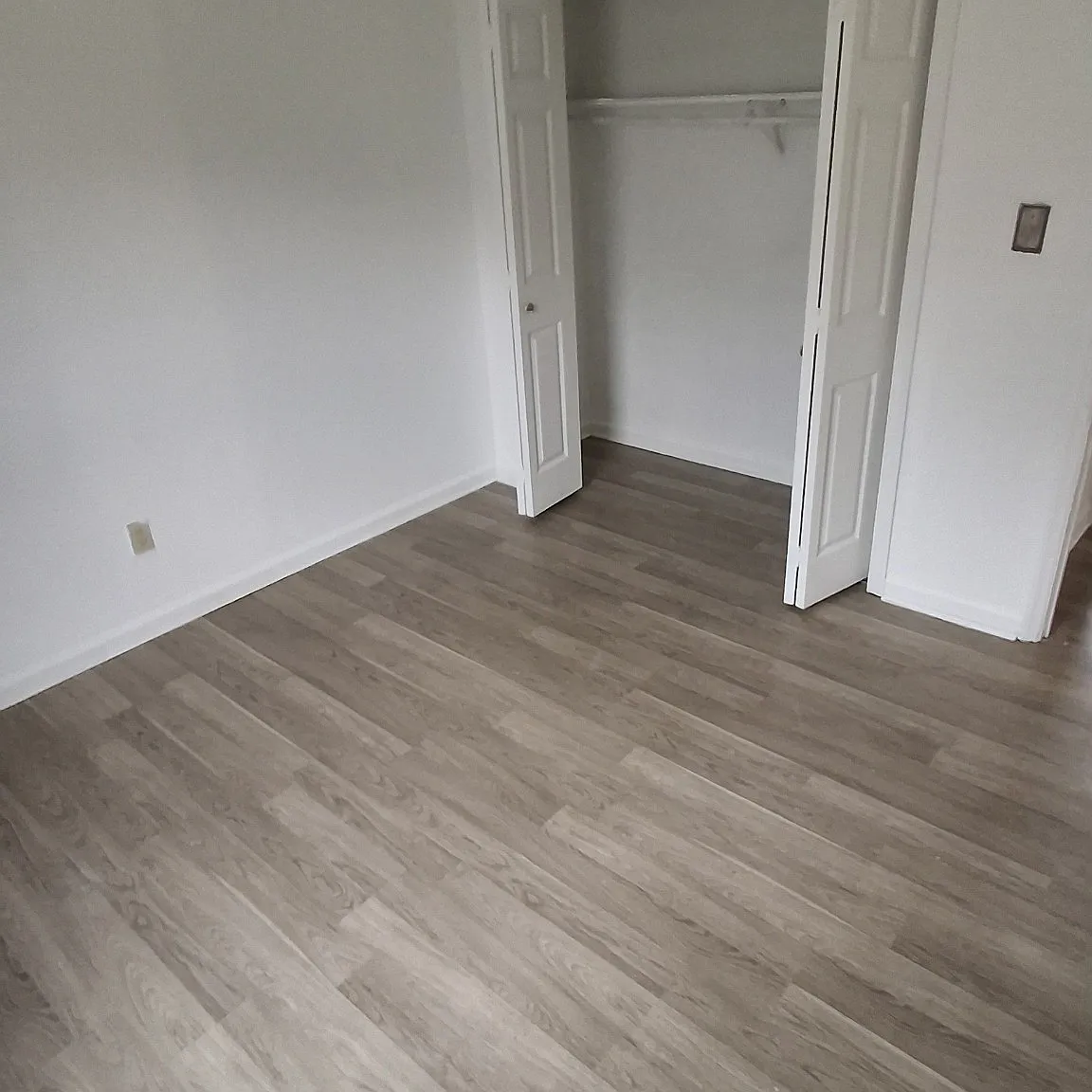 3 bed, 900 sqft, $1,100 — Photo 2