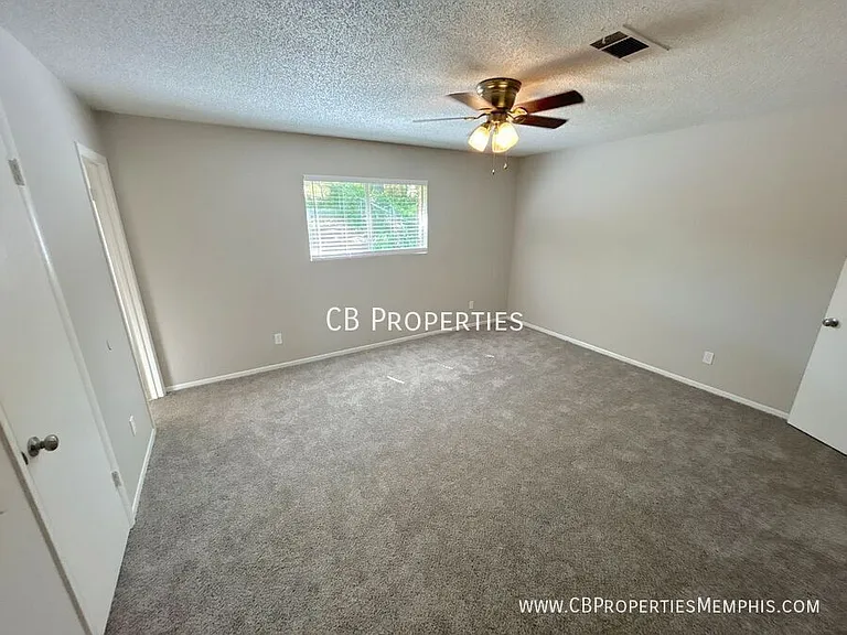 2219 Goldbrier Ln — Photo 3