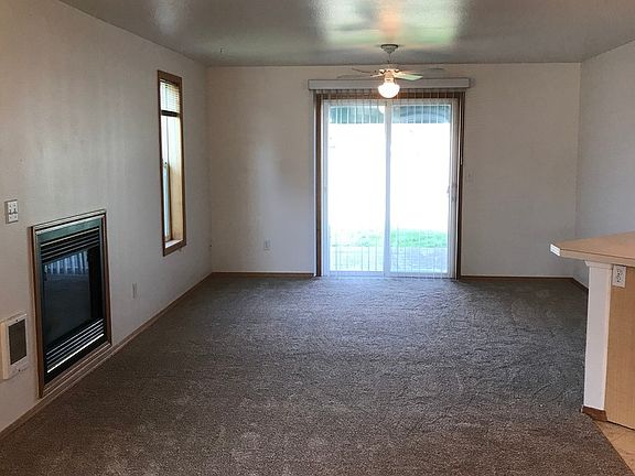 3rd image of 473-475 SE Excel St #473