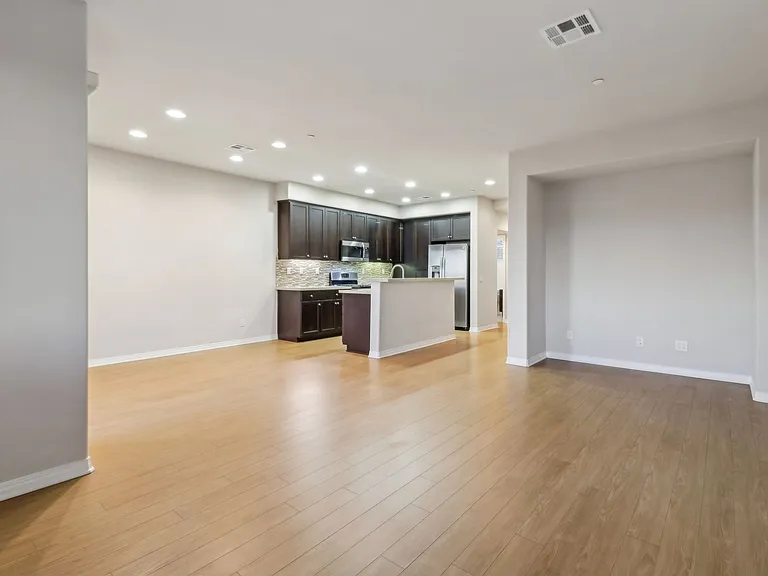 Costa Pointe Luxury 3-4 Bedroom Townhomes — Photo 53
