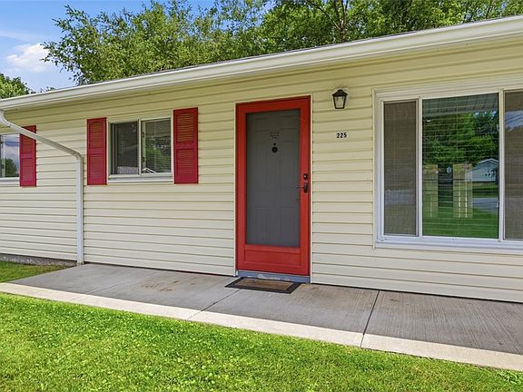 4th image of 225 Sandalwood Dr