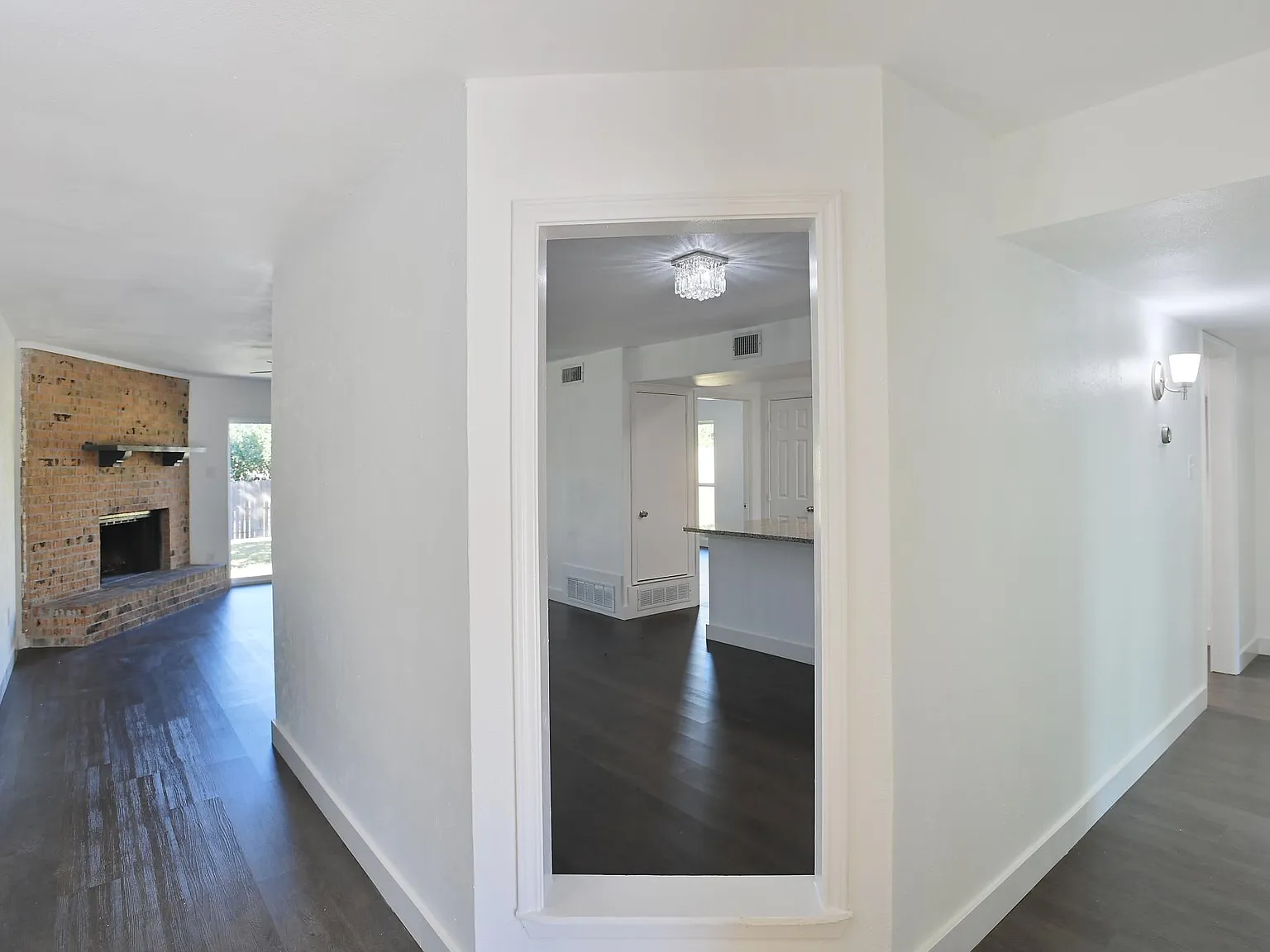 3 bed, 1223 sqft, $2,360 — Photo 3