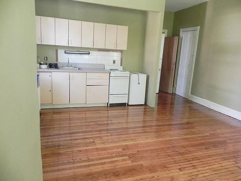 318 S 42nd St — Photo 5
