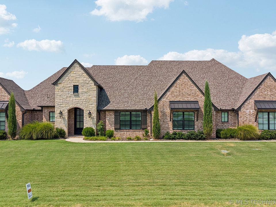 1st image of 6270 N Creekwood Dr