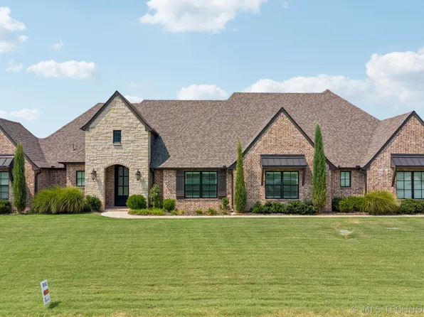6270 N Creekwood Dr, Owasso, OK 74055