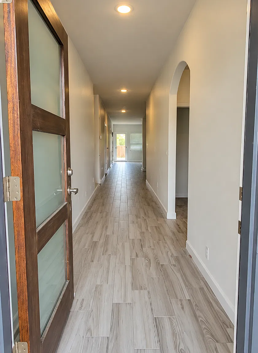 4 bed, 2136 sqft, $2,500 — Photo 2