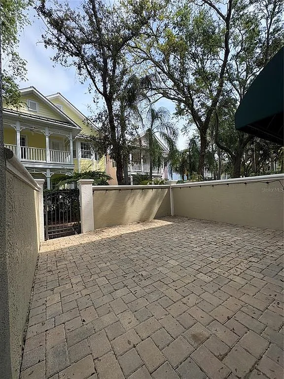3 bed, 2.5 bath, 1648 sqft, $4,200 — Photo 3