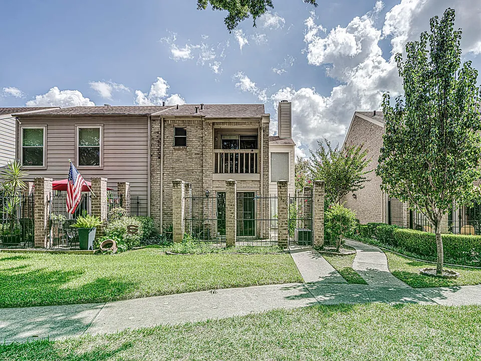 800 Country Place Dr #1301