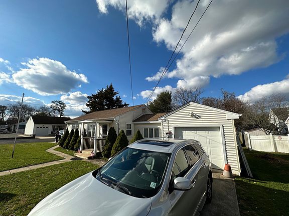3rd image of 552 Beachwood Blvd