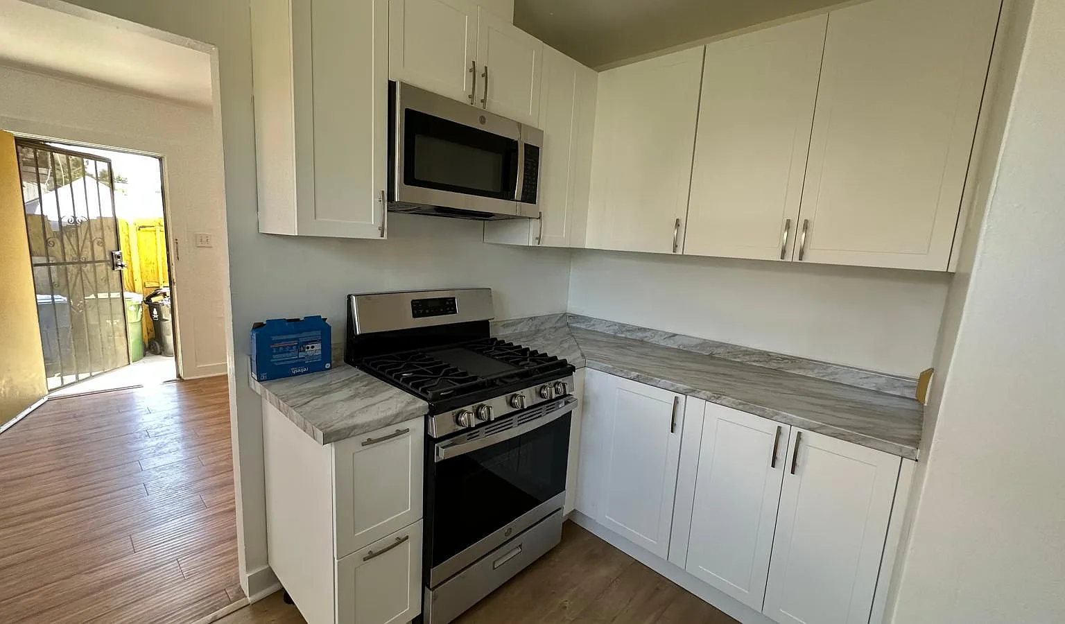 1 bed, 500 sqft, $1,850 — Photo 3