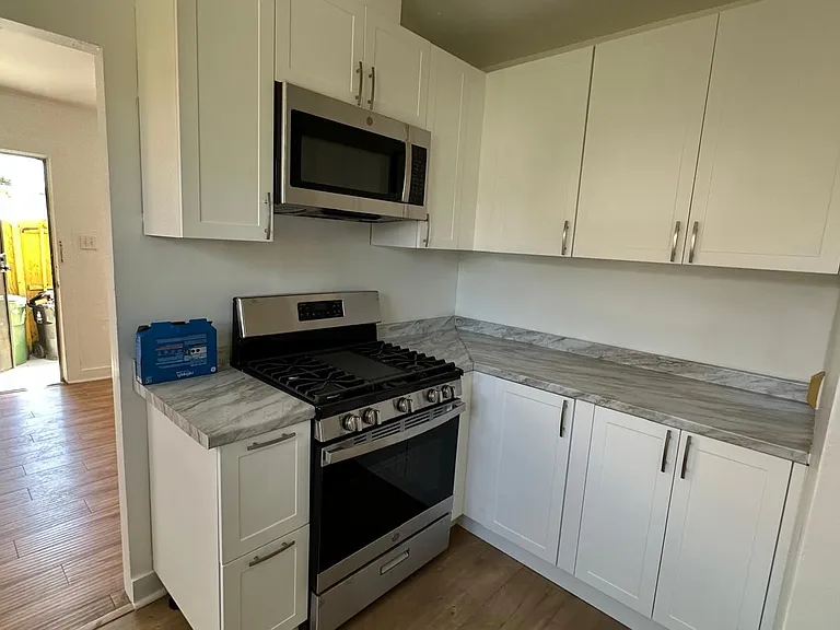 849 W 48th St #2 — Photo 3