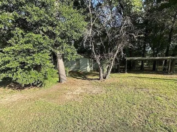 3305 S Lake Dr, Texarkana, TX 75501