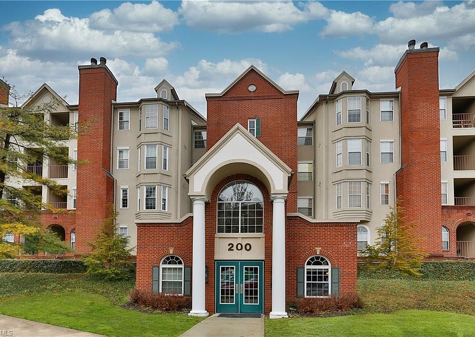 1st image of 200 Fox Hollow Dr APT 208